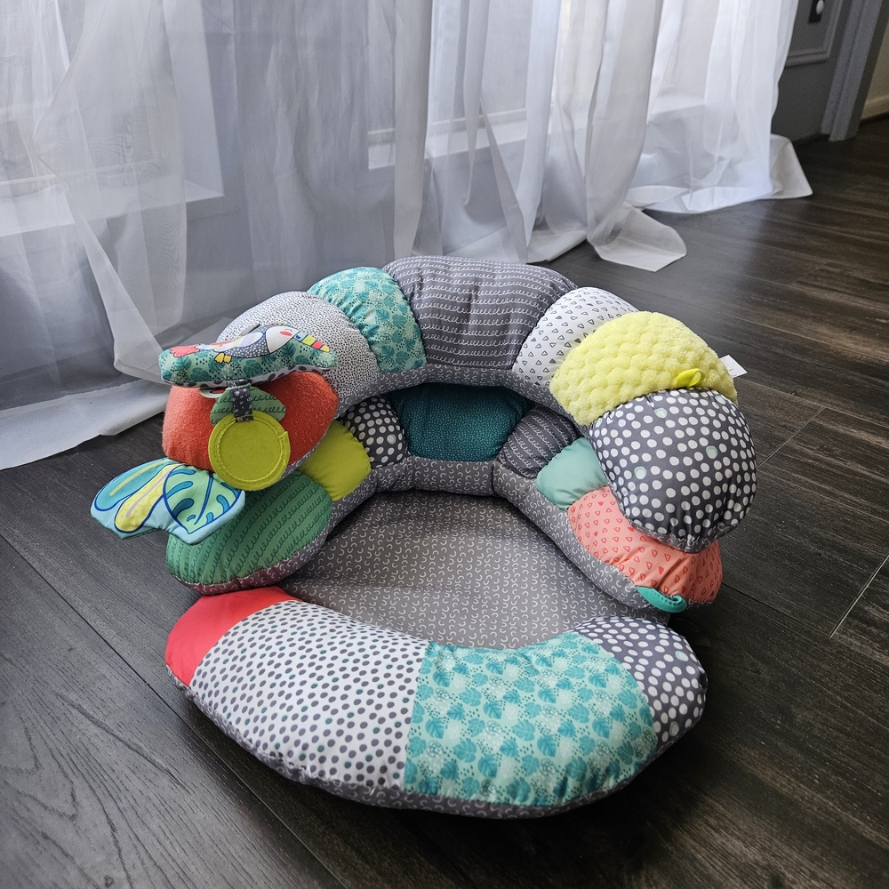 Infantino 2-in-1 Tummy Time & Seated Support - Toucan Version
